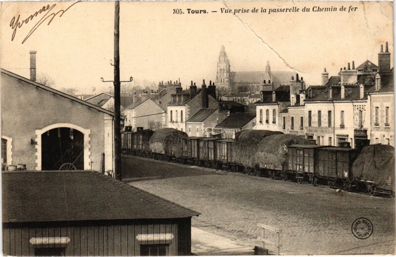 Carte postale ancienne Tours vue prise de la passerelle du Chemin de fer à Tours