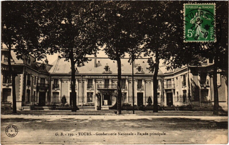 Carte postale ancienne Tours Gendarmerie Nationale à Tours