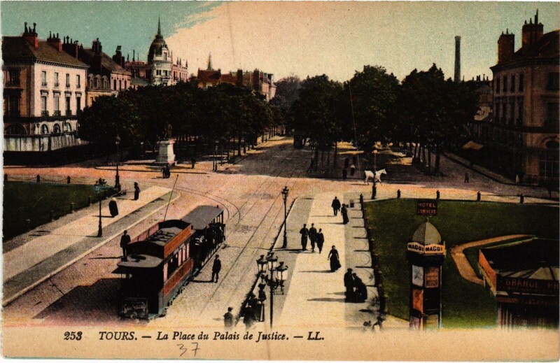 Carte postale ancienne Tours Place du Palais de Justice à Tours