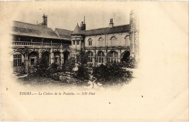Carte postale ancienne Tours Cloitre de la Psalette à Tours