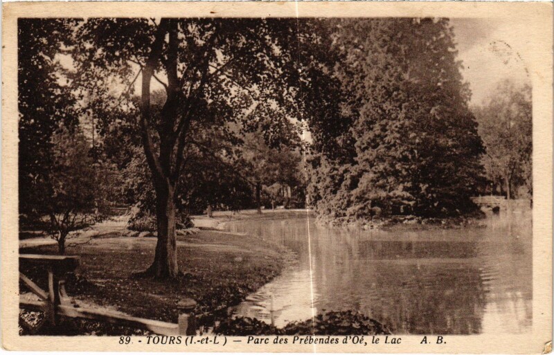 Carte postale ancienne Tours Parc des Prebendes d'Oe à Tours