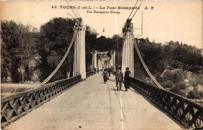 Carte postale ancienne Tours Pont Bonaparte à Tours