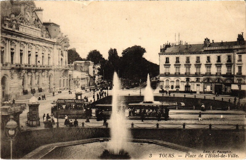 Carte postale ancienne Tours Place de l'Hotel de Ville à Tours