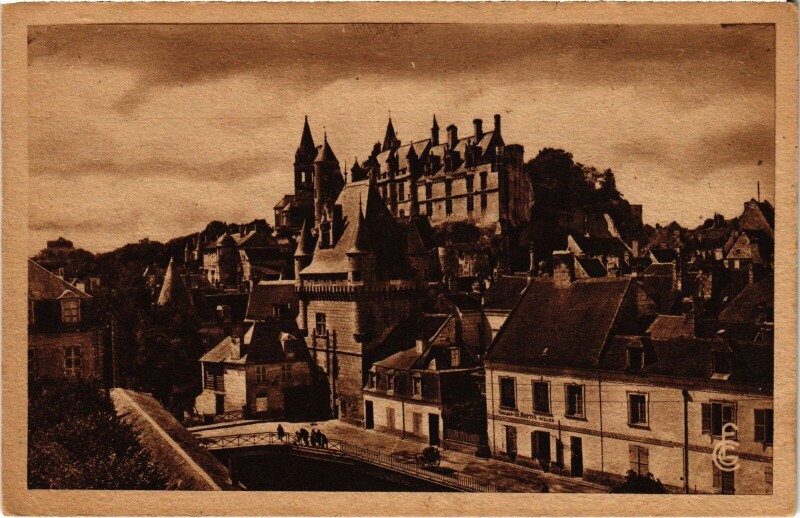 Carte postale ancienne Loches Chateau Royal à Loches
