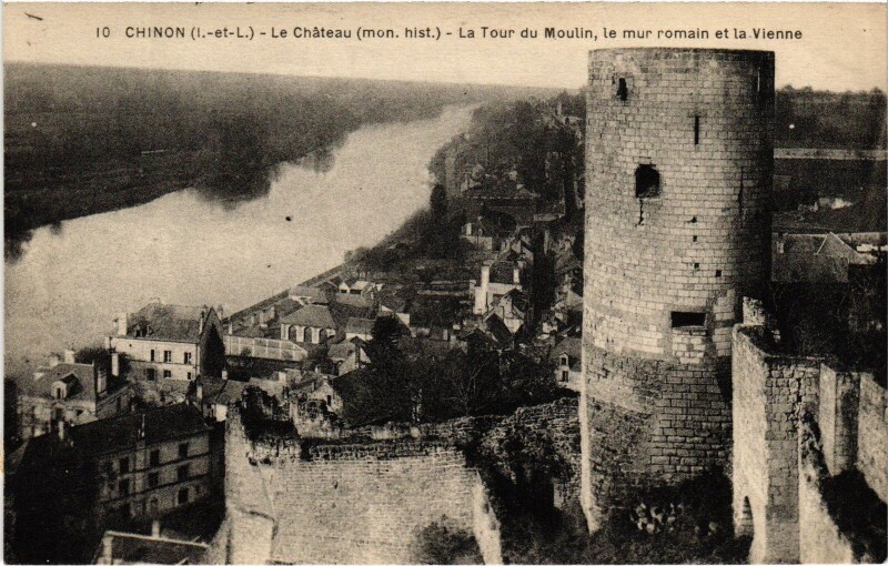 Carte postale ancienne Chinon le Chateau Tour du Moulin à Chinon