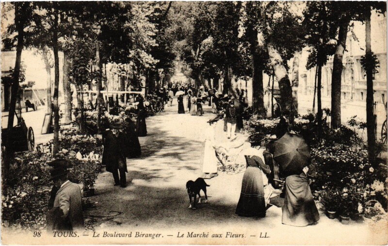 Carte postale ancienne Tours Boulevard Beranger Marche aux Fleurs à Tours