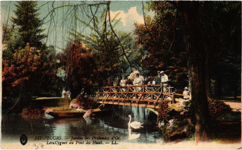 Carte postale ancienne Tours Jardin des Prebendes d'Oe à Tours