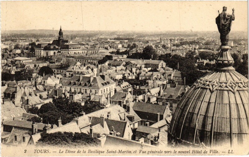 Carte postale ancienne Tours Dome de la Basilique Saint-Martin à Tours