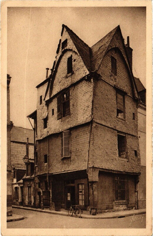 Carte postale ancienne Tours vieille maison de la Place Foire le Roi à Tours