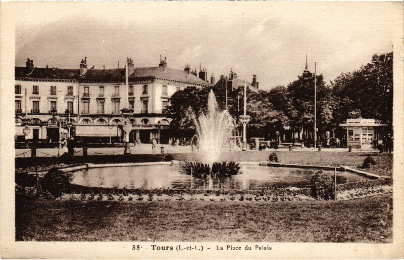 Carte postale ancienne Tours Place du Palais à Tours
