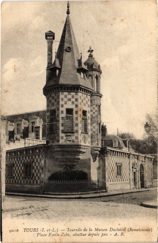 Carte postale ancienne Tours Tourelle de la Maison Duchatel à Tours