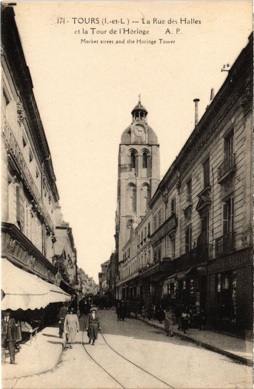 Carte postale ancienne Tours Rue des Halles à Tours
