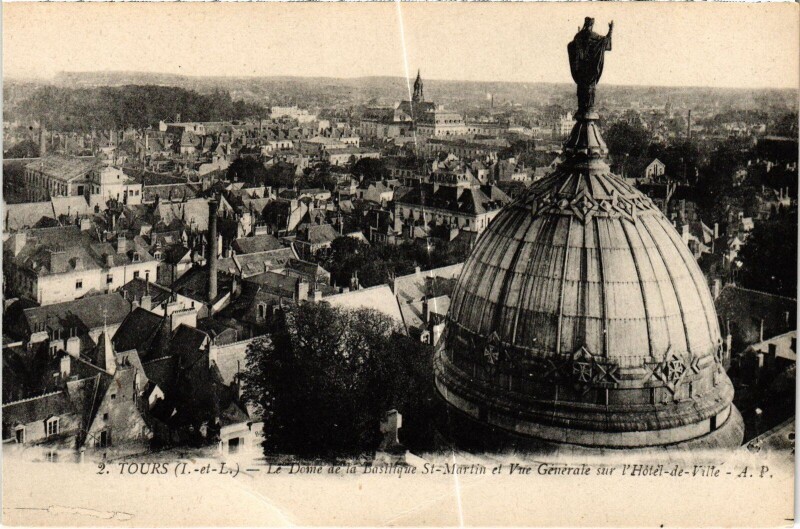 Carte postale ancienne Tours Dome de la Basilique Saint-Martin à Tours