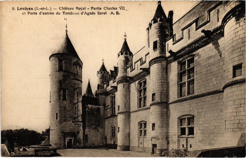 Carte postale ancienne Loches Chateau Royal à Loches