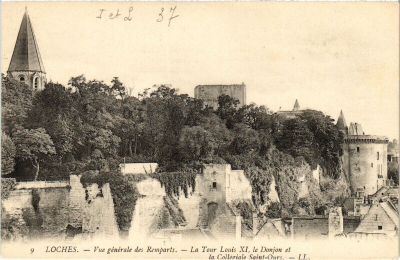Carte postale ancienne Loches vue generale des Remparts à Loches