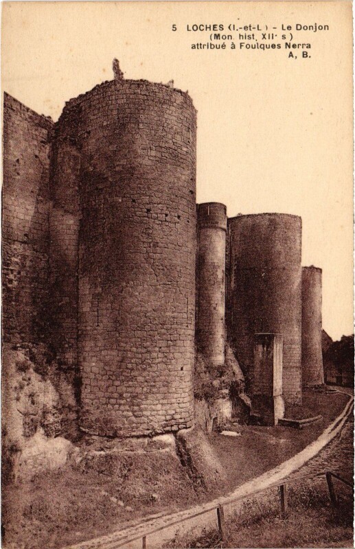 Carte postale ancienne Loches le Donjon à Loches
