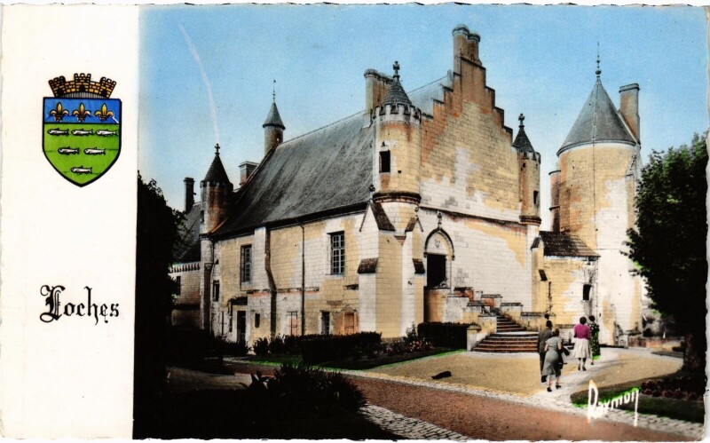 Carte postale ancienne Loches Le Chateau cour interieure à Loches