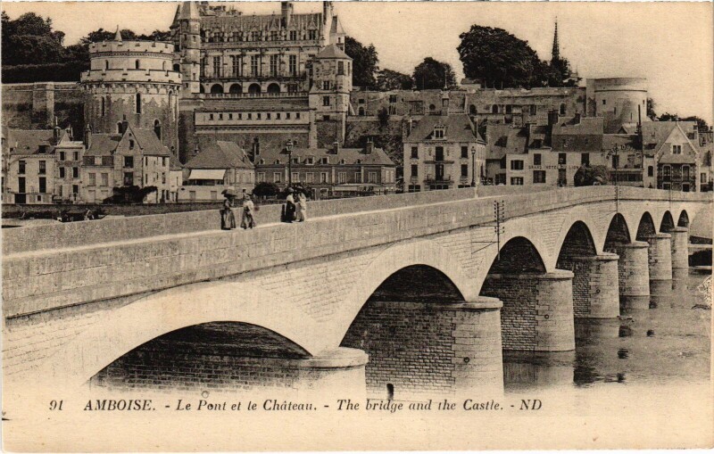 Carte postale ancienne Amboise Chapelle Saint-Hubert à Amboise