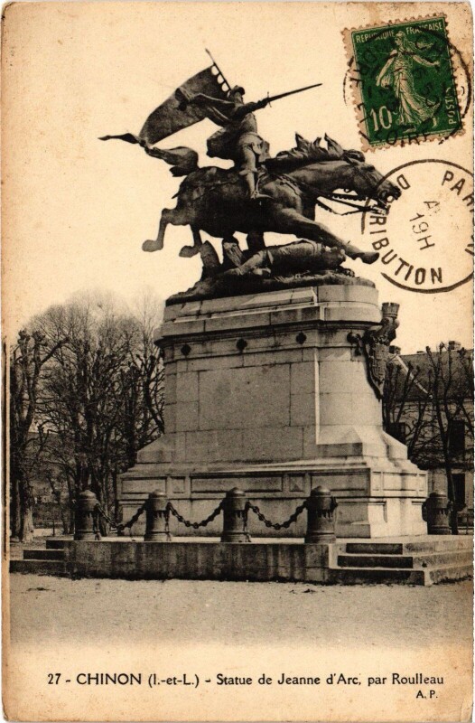 Carte postale ancienne Chinon Statue de Jeanne d'Arc à Chinon