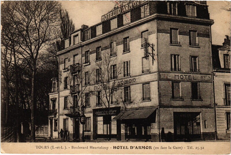 Carte postale ancienne Tours Boulevard Heurteloup Hotel d'Armor à Tours