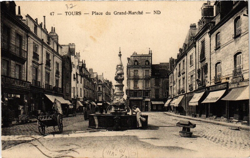 Carte postale ancienne Tours Place du Grand Marche à Tours