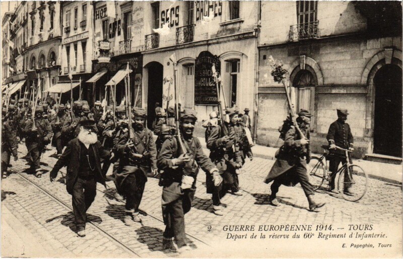 Carte postale ancienne Tours depart de la reserve du 66e Regiment d'Infanterie à Tours