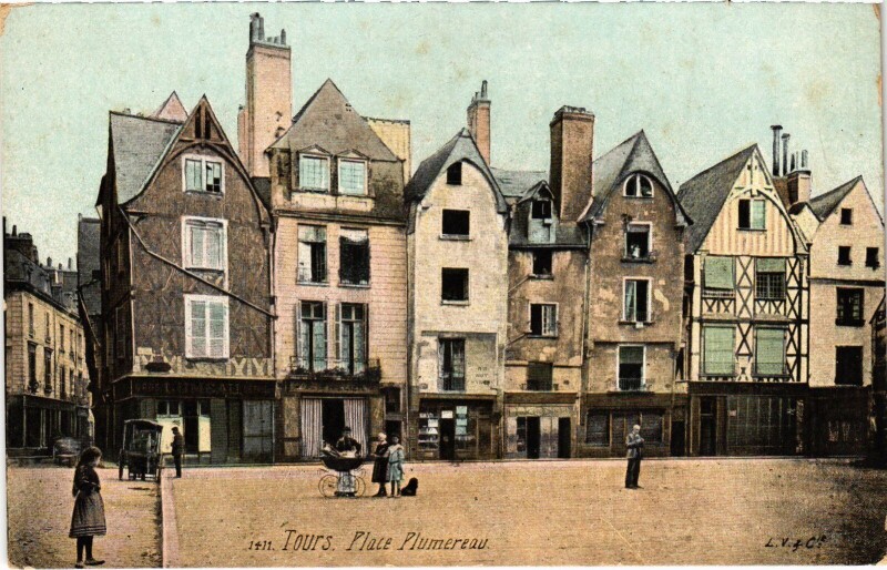 Carte postale ancienne Tours Place Plumereau à Tours