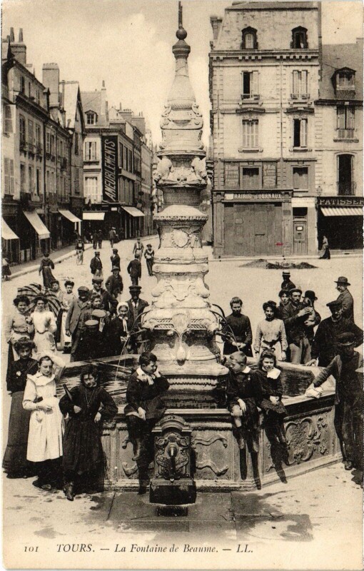 Carte postale ancienne Tours Fontaine de Beaume à Tours