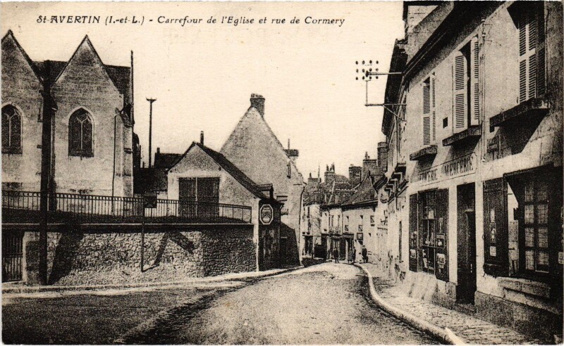 Carte postale ancienne St Avertin Carrefour de l'Eglise Rue de Cormery à Cormery