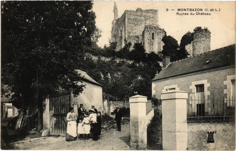 Carte postale ancienne Montbazon Ruines du Chateau à Montbazon