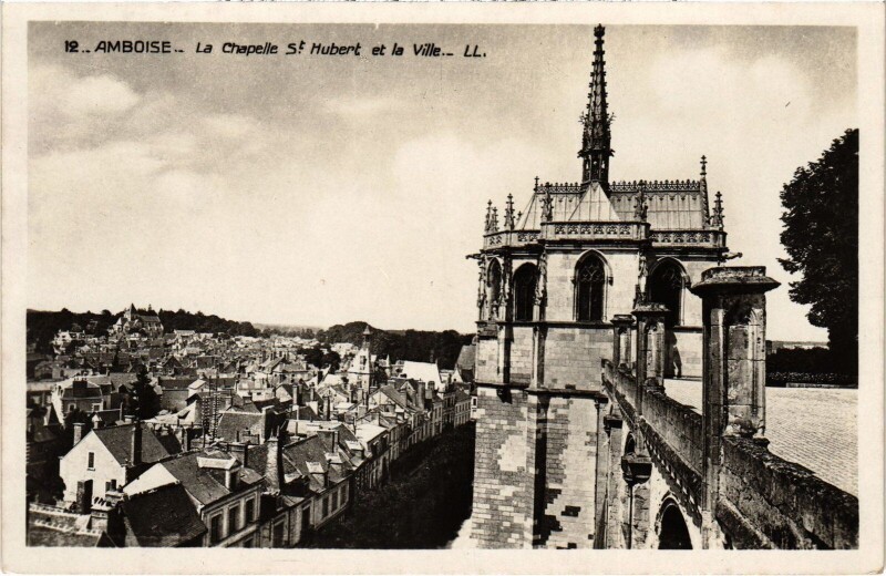 Carte postale ancienne Amboise la Chapelle Saint-Hubert à Amboise