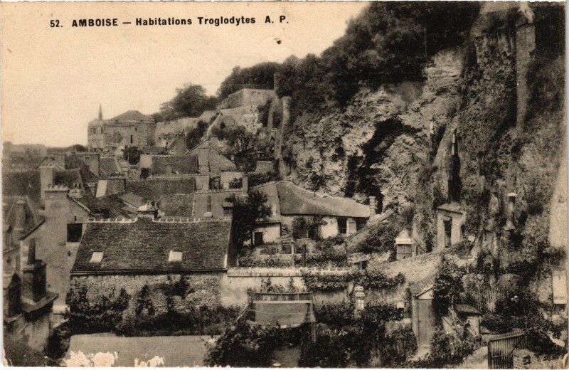 Carte postale ancienne Amboise habitatios troglodytes à Amboise