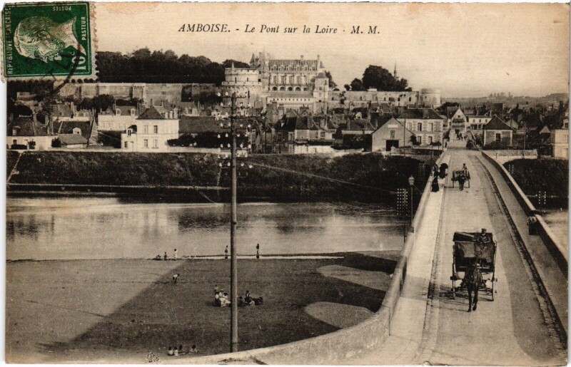 Carte postale ancienne Amboise le Pont à Amboise