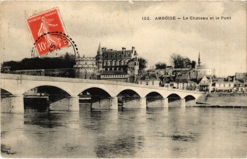 Carte postale ancienne Amboise le Chateau et le Pont à Amboise