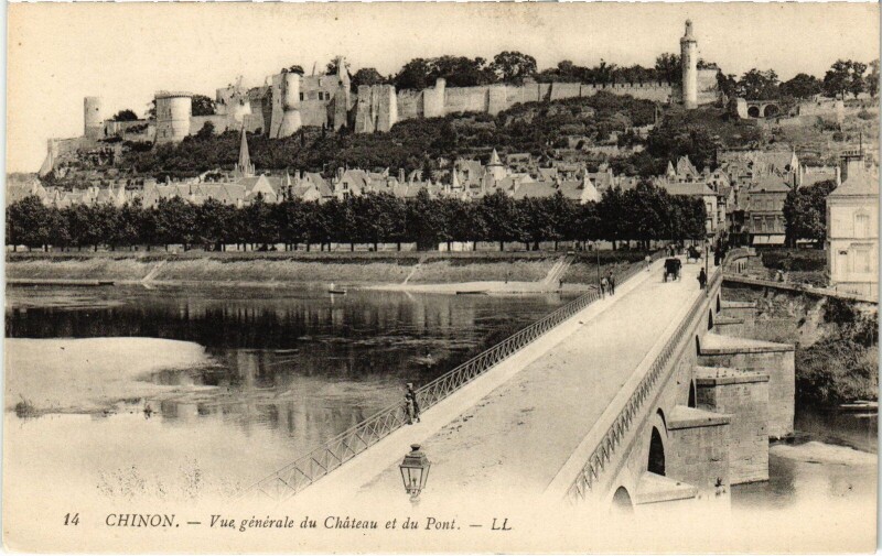 Carte postale ancienne Chinon vue generale du Chateau à Chinon