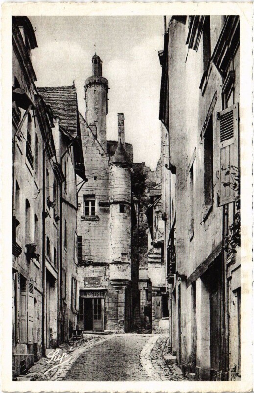 Carte postale ancienne Chinon Rue du Grand Carroi à Chinon