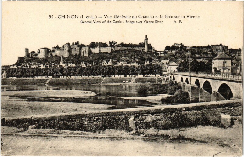 Carte postale ancienne Chinon vue generale du Chateau à Chinon