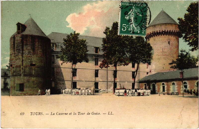 Carte postale ancienne Tours Caserne et la Tour de Guise à Tours