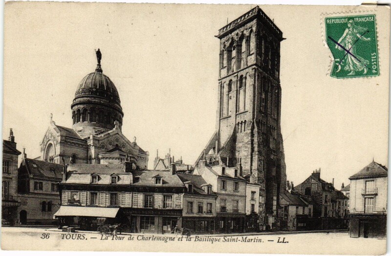 Carte postale ancienne Tours Tour Charlemagne Basilique Saint-Martin à Tours
