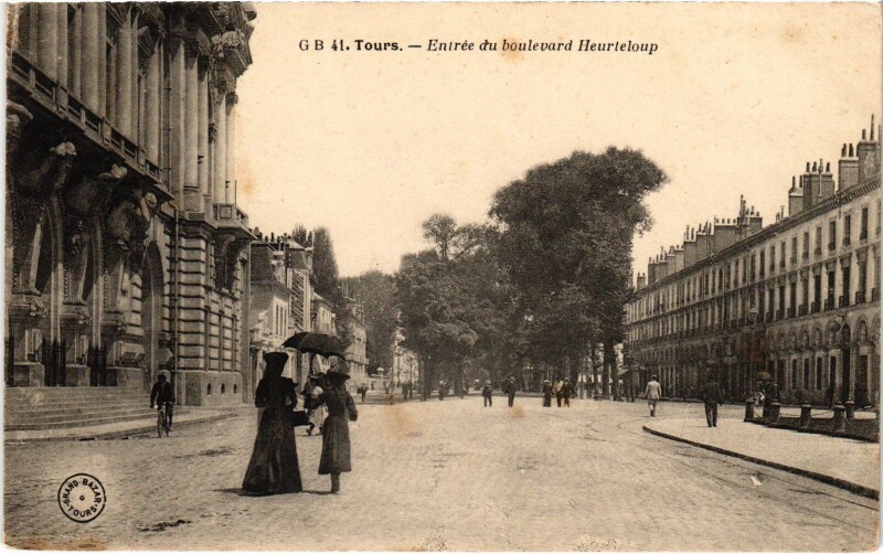 Carte postale ancienne Tours Boulevard Heurteloup entree à Tours