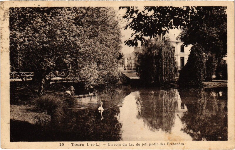 Carte postale ancienne Tours un coin du Lac du joli jardin des Prebendes à Tours