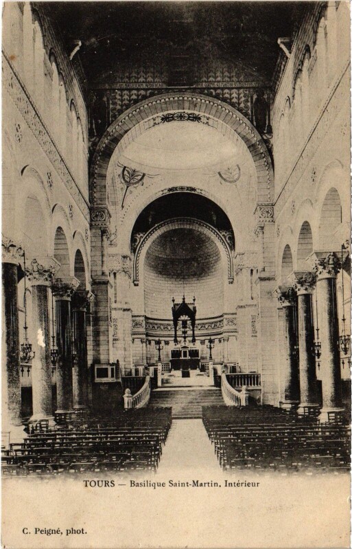 Carte postale ancienne Tours Basilique Saint-Martin interieur à Tours