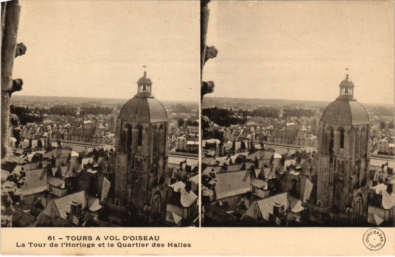 Carte postale ancienne Tours Tour de l'Horloge Quartier des Halles à Tours