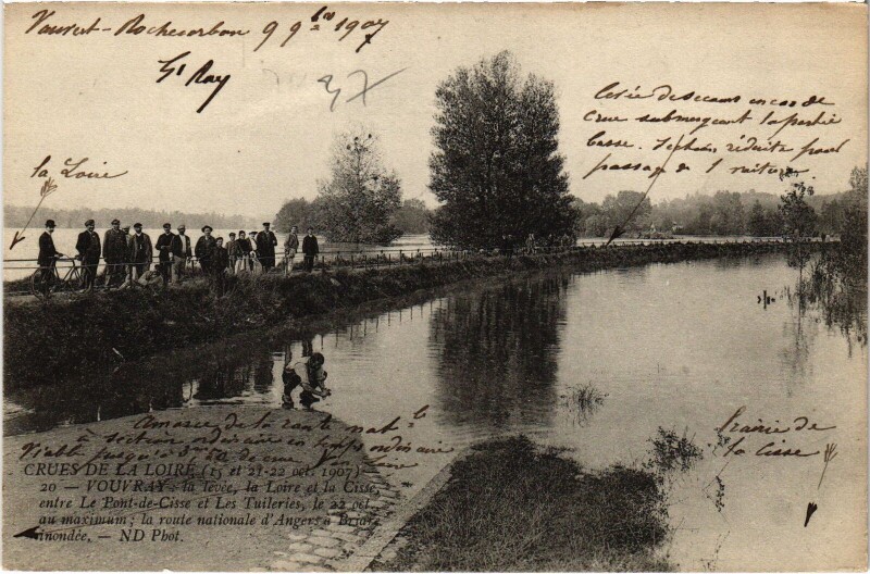 Carte postale ancienne Vouvray crues de la Loire à Vouvray