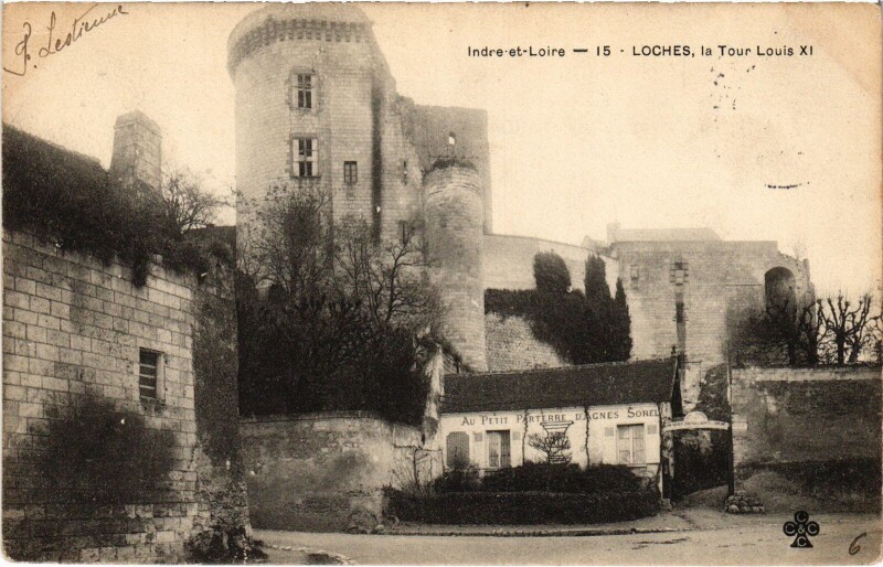 Carte postale ancienne Loches la Tour Louis Xi à Loches