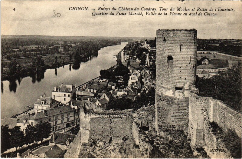 Carte postale ancienne Chinon Ruines du Chateau à Chinon