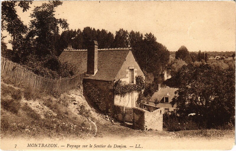 Carte postale ancienne Montbazon paysage sur le Sentier du Donjon à Montbazon