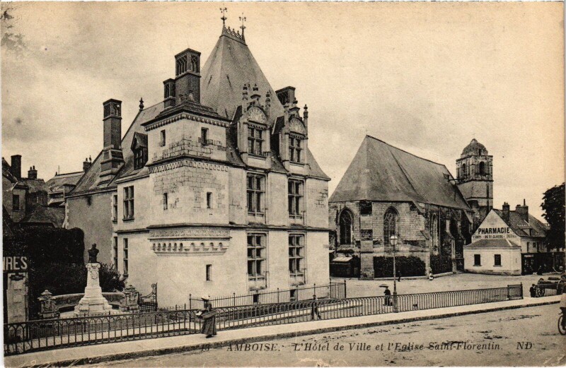 Carte postale ancienne Amboise Hotel de Ville à Amboise
