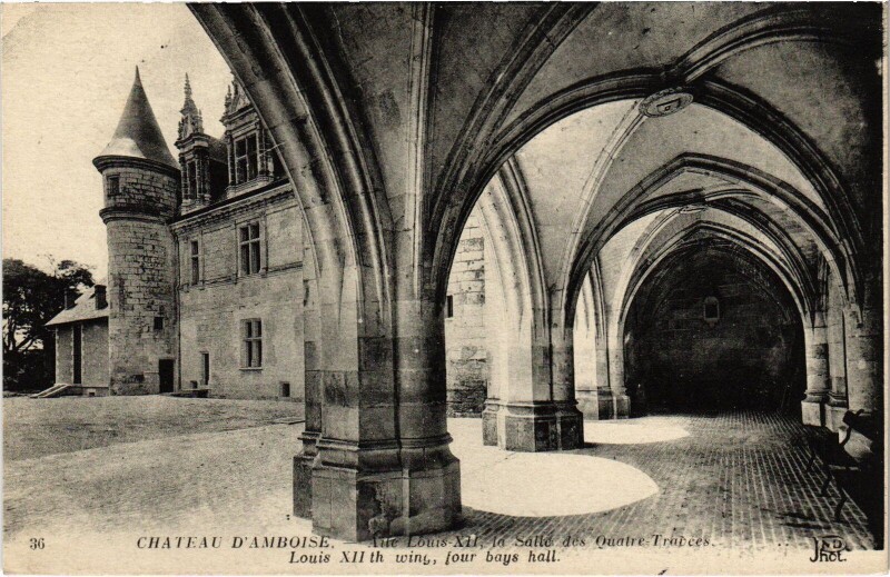 Carte postale ancienne Amboise le Chateau Salle de 4 Travees à Amboise
