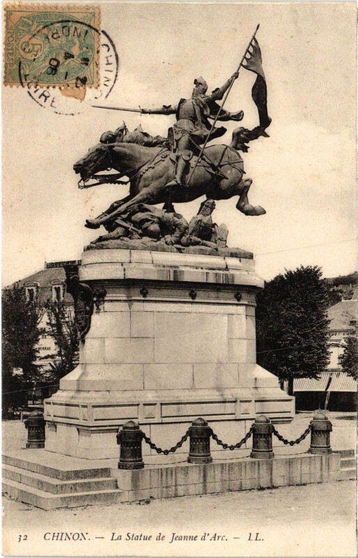 Carte postale ancienne Chinon Statue de Jeanne d'Arc à Chinon